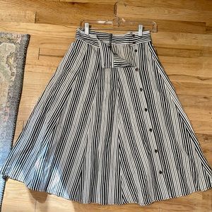 Universal threads XS striped lightweight skirt. Perfect for summer !